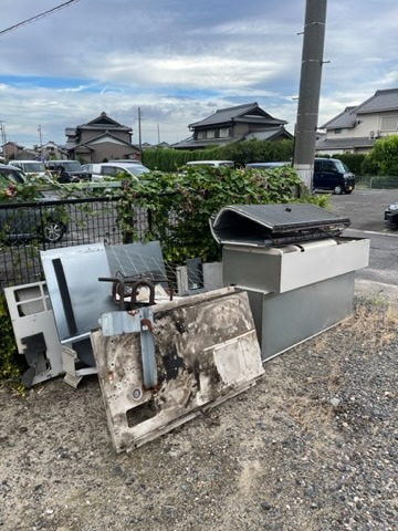 オフィスビル天井カセット型エアコン撤去の様子